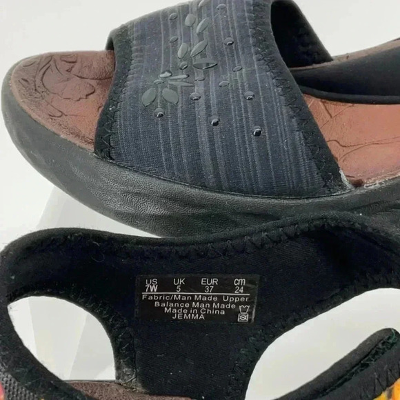 Bzees  SANDALS - Picture 4 of 5